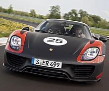 Der 918 Spyder setzt die Reihe der Supersportwagen in der Porsche-Geschichte fort, die als Technologieträger Emotion und Evolution gleichermaßen vorantrieben und die ultimativen Sportwagen ihrer Dekade waren.